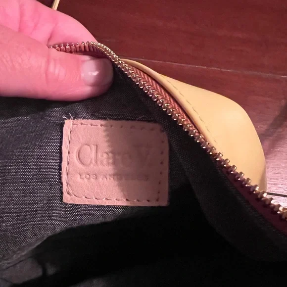 Clare V Yellow Petit Moyen - Picture 3 of 5